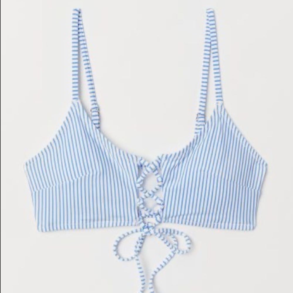 H&M blue & white striped bikini top! 💙🤍
